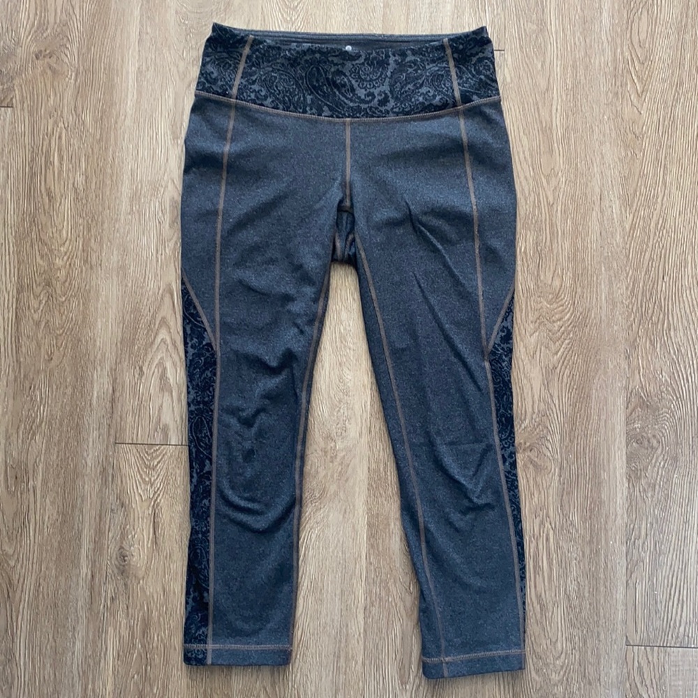 Athleta Cropped Paisley Leggings